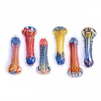 Image d'une pipe en verre en forme de spirale, disponible en différentes couleurs, présentant un design unique et artistique pour les amateurs de tabac.